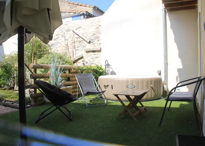 Holiday home Le Logis Gout - L'oustal